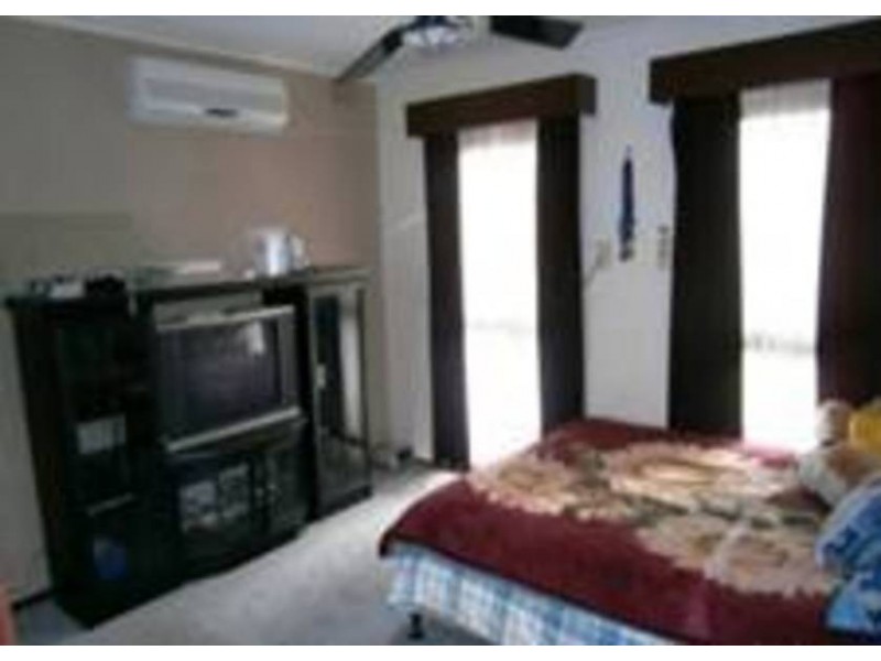 4 Salisbury Street, Thomastown VIC 3074