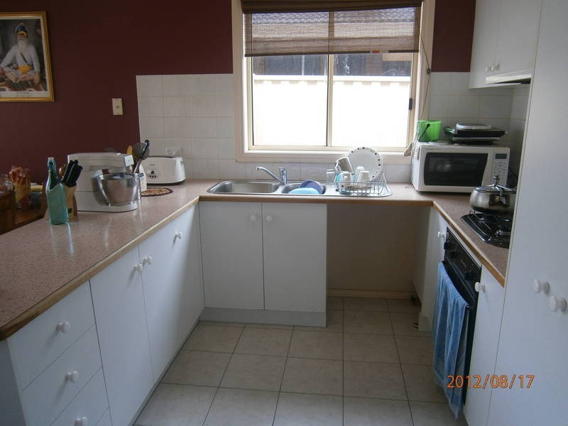 2/28 Queenscliff Road, Thomastown VIC 3074