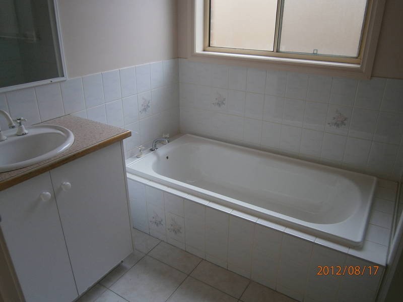 2/28 Queenscliff Road, Thomastown VIC 3074