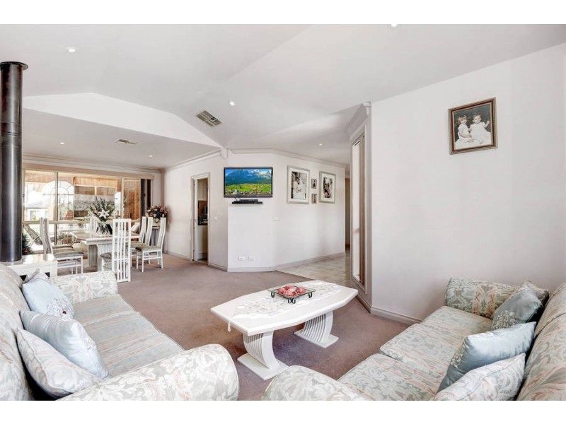 17 Cambala Avenue, Lalor VIC 3075