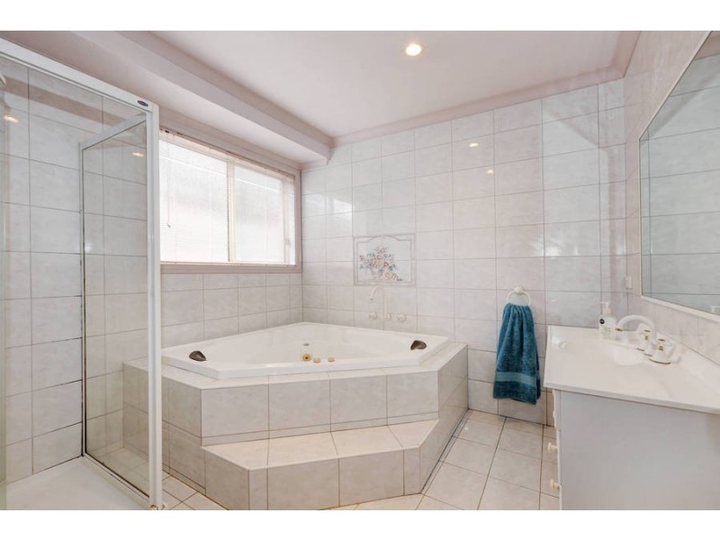 17 Cambala Avenue, Lalor VIC 3075