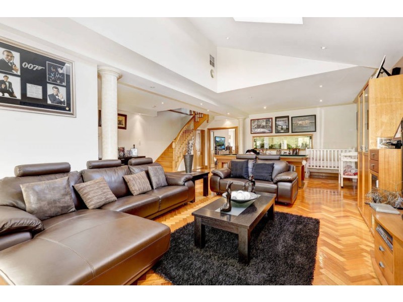 27 Benaroon Drive, Lalor VIC 3075