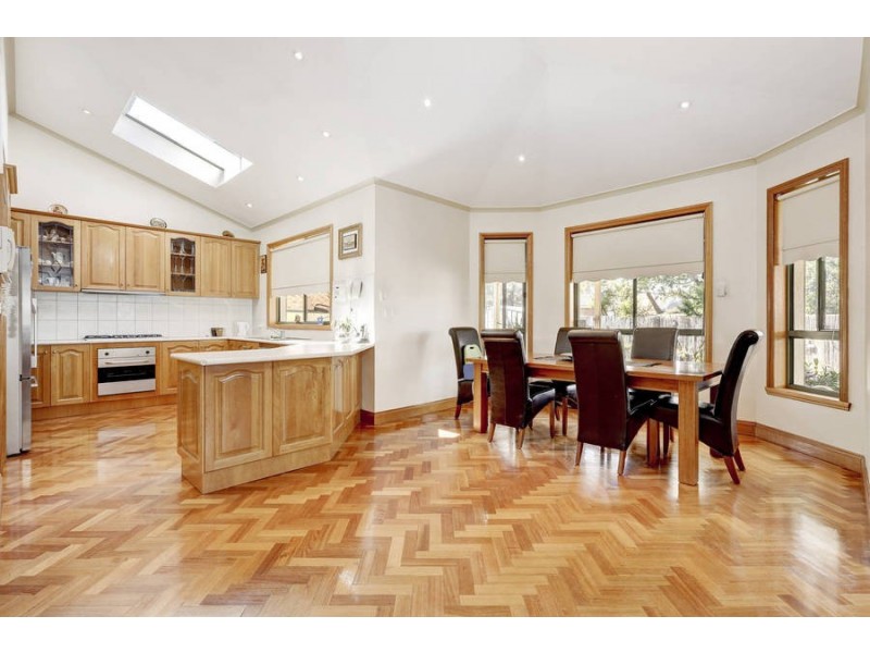 27 Benaroon Drive, Lalor VIC 3075