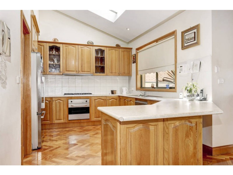 27 Benaroon Drive, Lalor VIC 3075