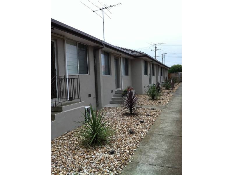 2/34 Waiora Parade, West Footscray VIC 3012