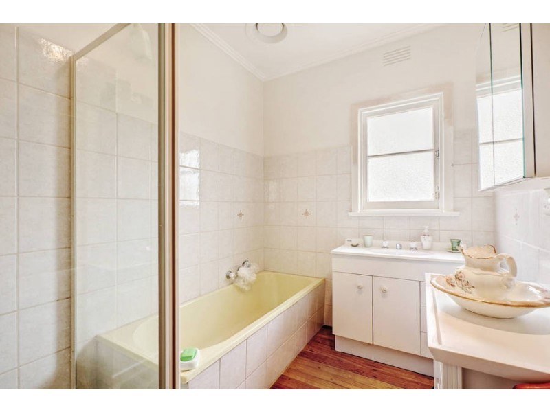 8 Lucille Court, Reservoir VIC 3073