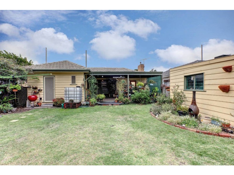 8 Lucille Court, Reservoir VIC 3073