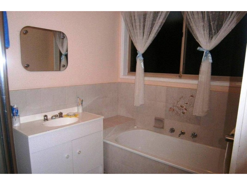 2/1A Dartford Court, Craigieburn VIC 3064