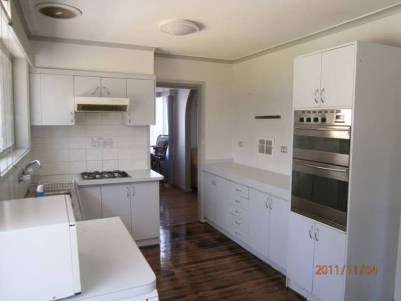 107  BICKLEY AVEUNE, Thomastown VIC 3074