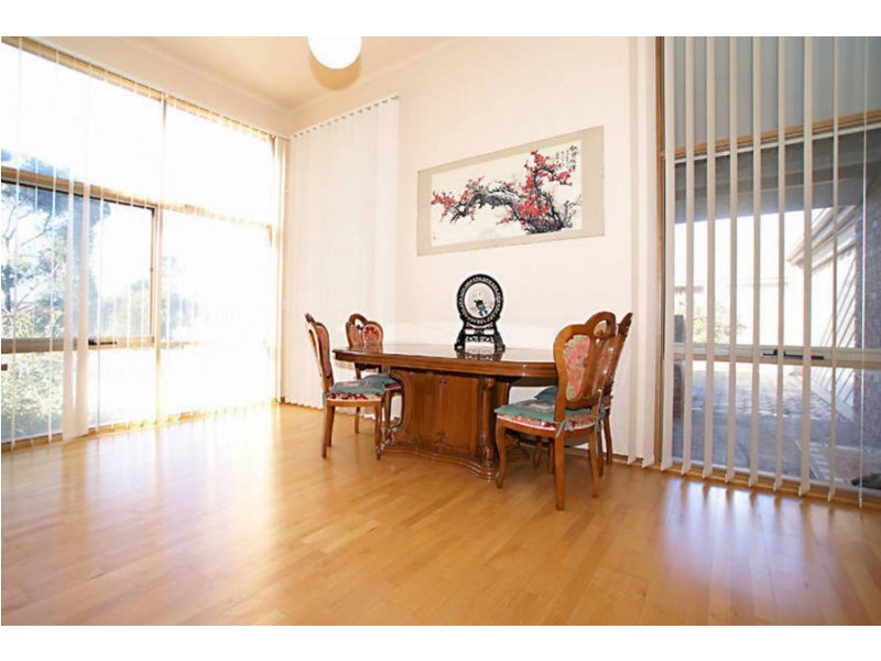 12 Brennan Court, Sydenham VIC 3037