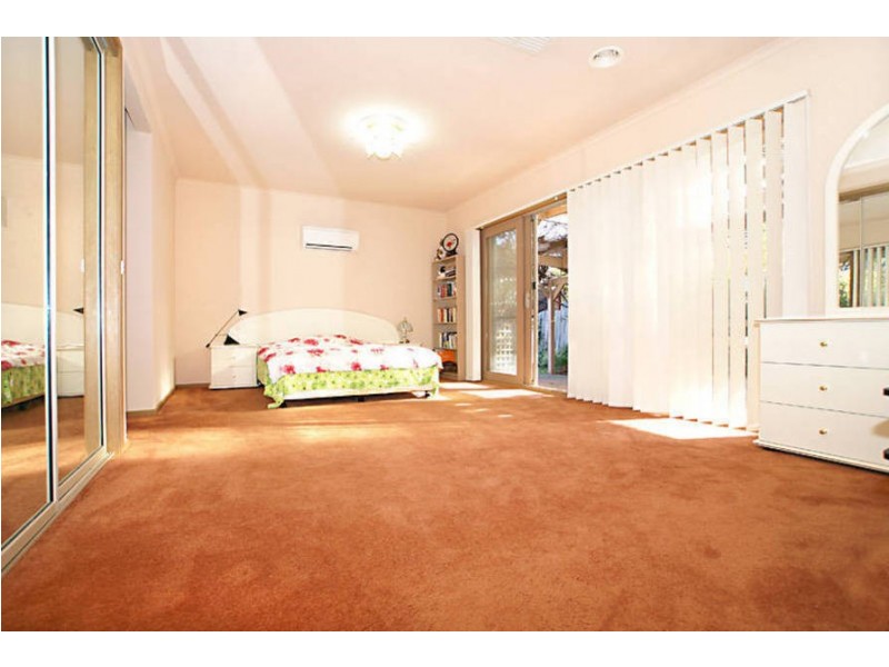 12 Brennan Court, Sydenham VIC 3037