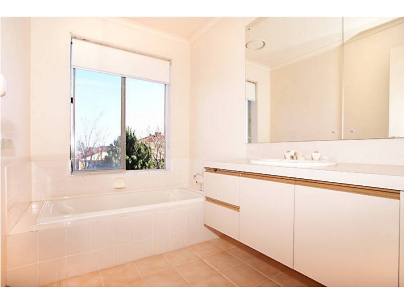 12 Brennan Court, Sydenham VIC 3037