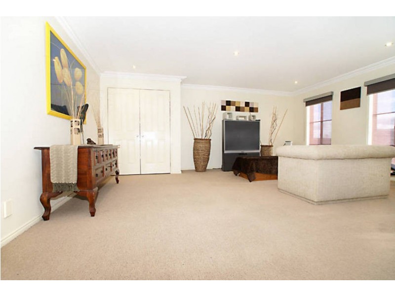 10 Queensberry Court, Hillside VIC 3037