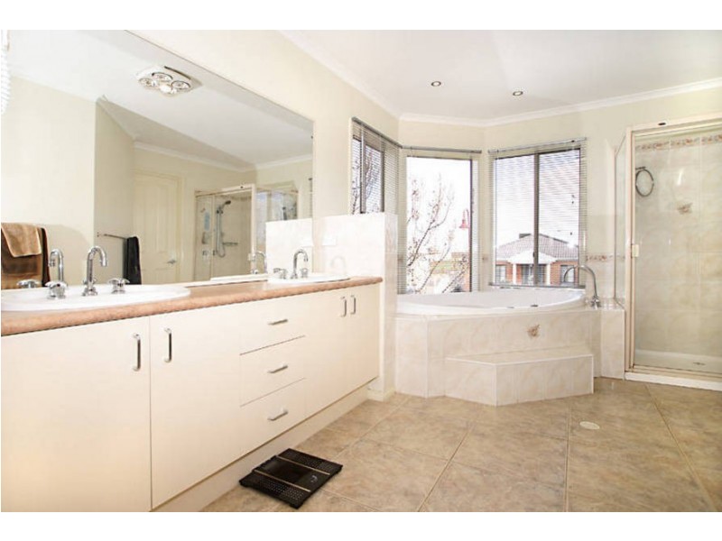 10 Queensberry Court, Hillside VIC 3037