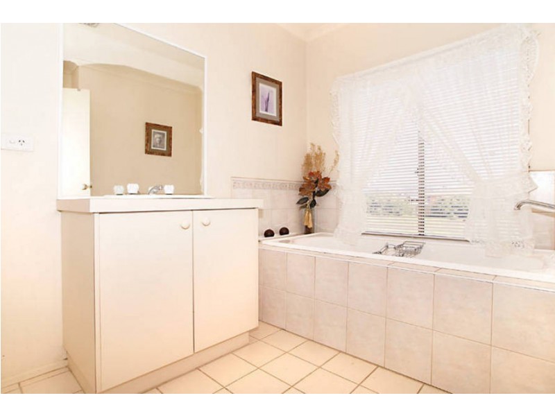 7 Oxford Court, Sydenham VIC 3037