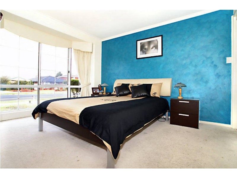 5 Sandpiper Drive, Taylors Lakes VIC 3038