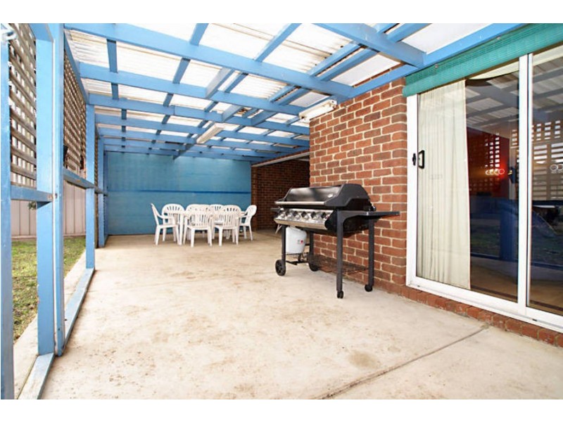 5 Sandpiper Drive, Taylors Lakes VIC 3038