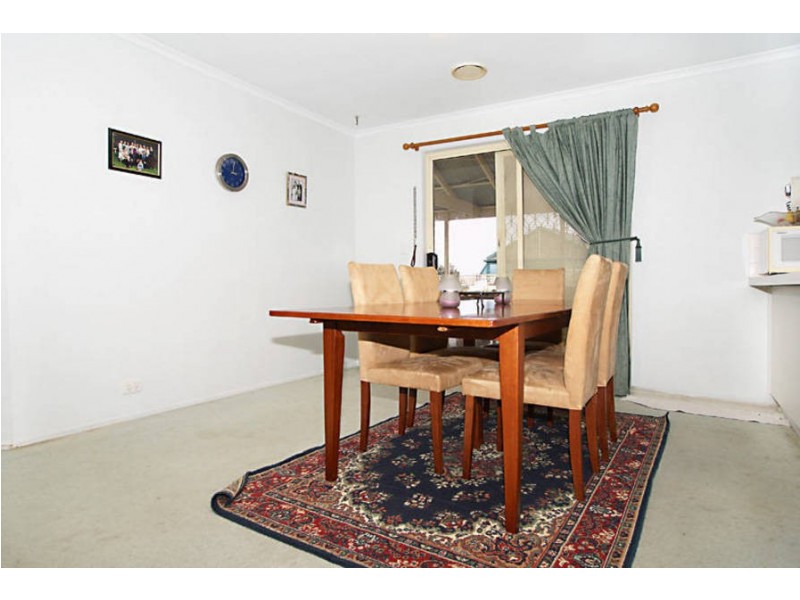 12 Queens Parade, Hillside VIC 3037