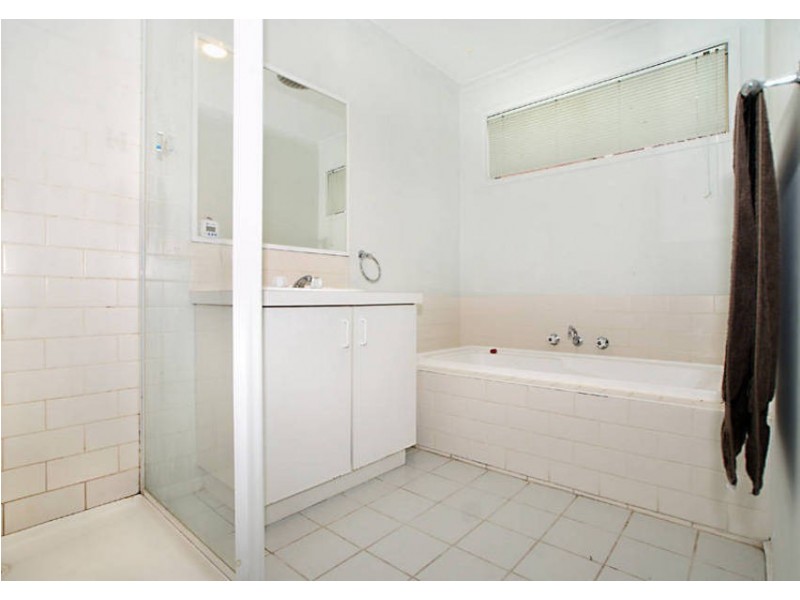 12 Queens Parade, Hillside VIC 3037