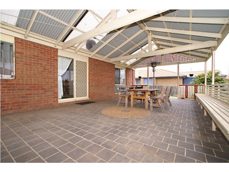 12 Queens Parade, Hillside VIC 3037