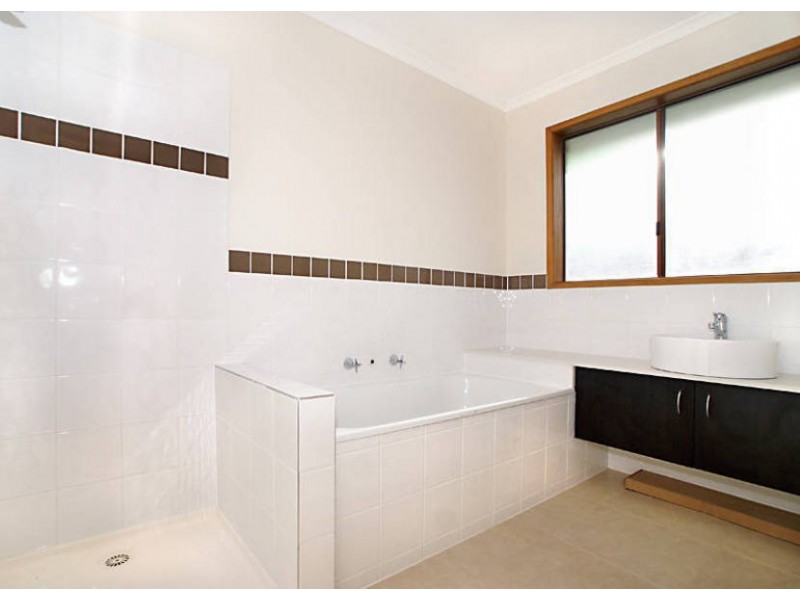 1/39 Manchester Drive, Sydenham VIC 3037