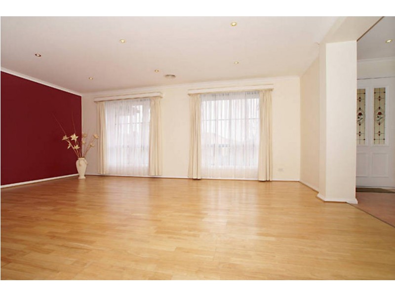 10 Brighton Place, Taylors Hill VIC 3037