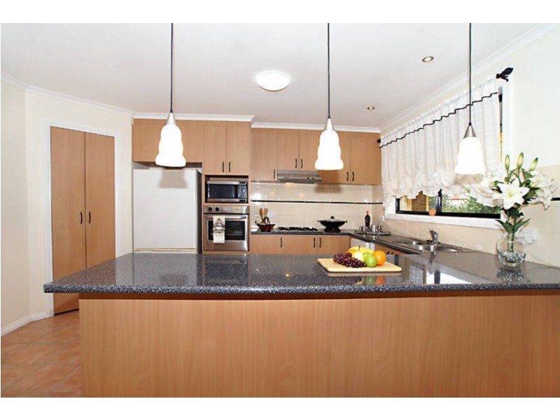 10 Brighton Place, Taylors Hill VIC 3037