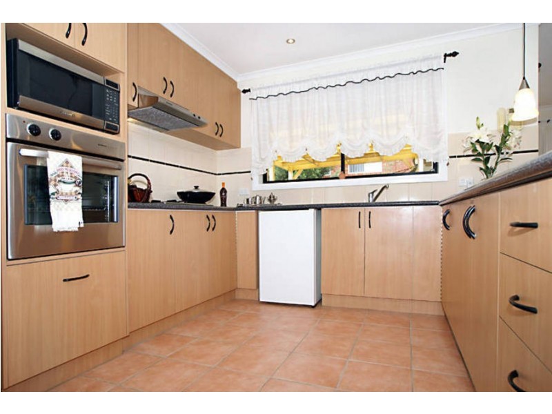 10 Brighton Place, Taylors Hill VIC 3037