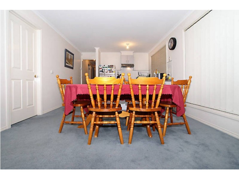 2/3 Lorraine Court, Hillside VIC 3037