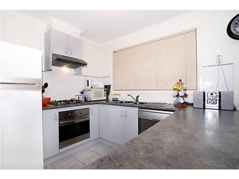 2/3 Lorraine Court, Hillside VIC 3037