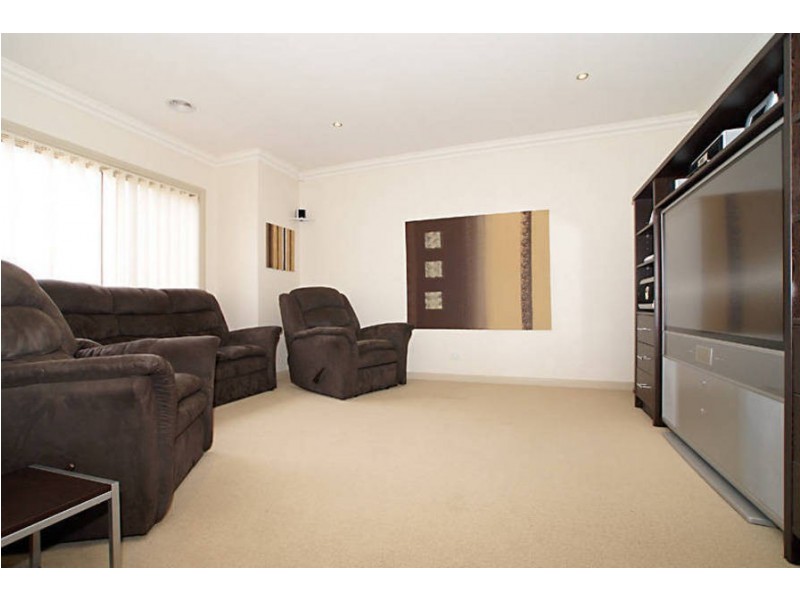 2 Nauru Court, Taylors Hill VIC 3037