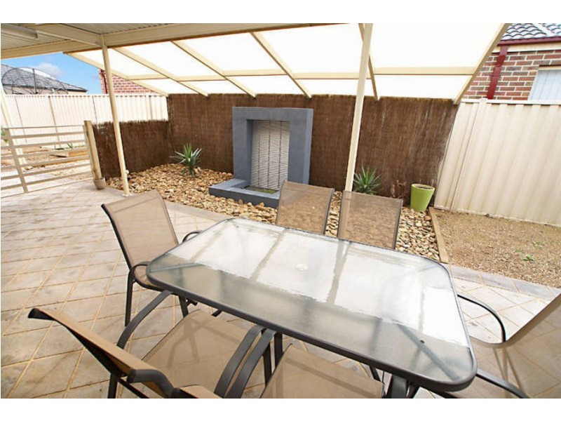 2 Nauru Court, Taylors Hill VIC 3037