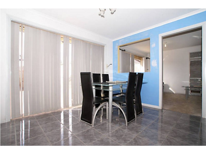 6 Darriwill Close, Delahey VIC 3037