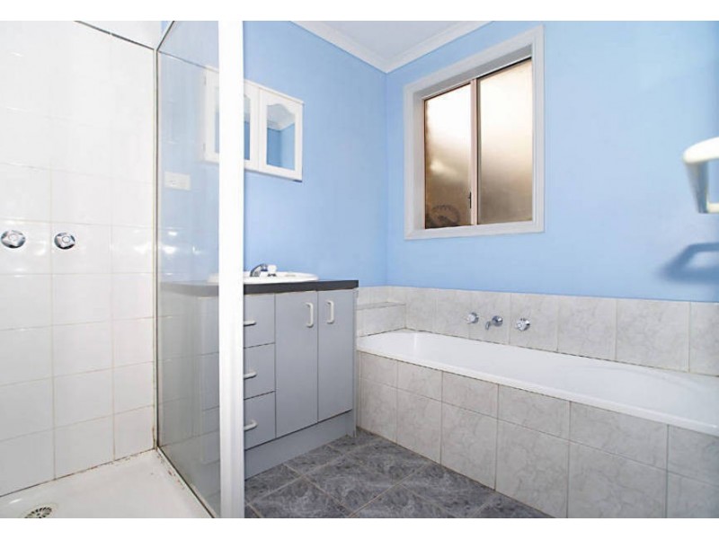 6 Darriwill Close, Delahey VIC 3037