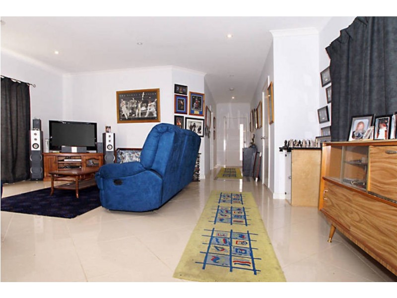 43 Barwon Street, Taylors Hill VIC 3037