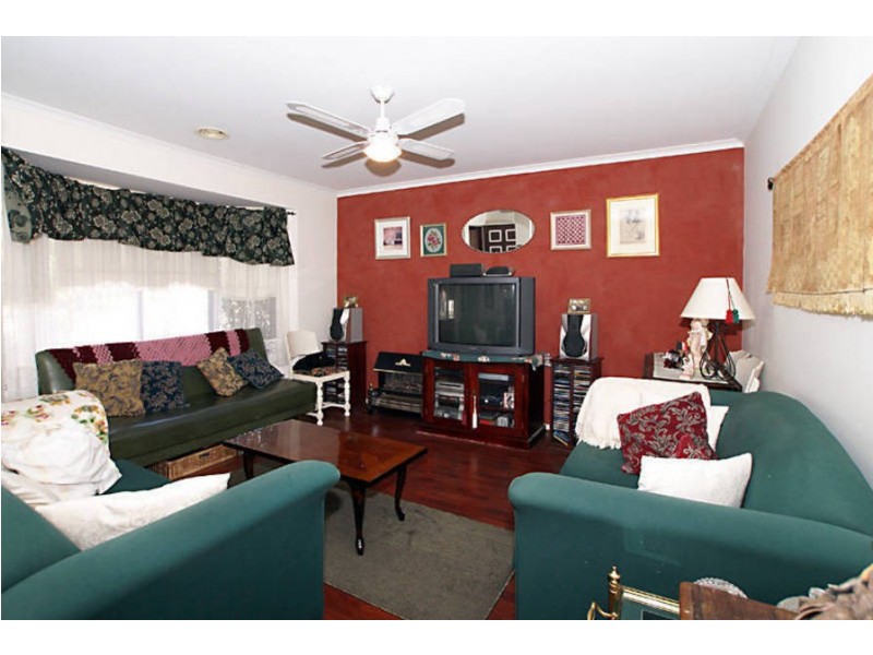 6a Manchester Drive, Sydenham VIC 3037