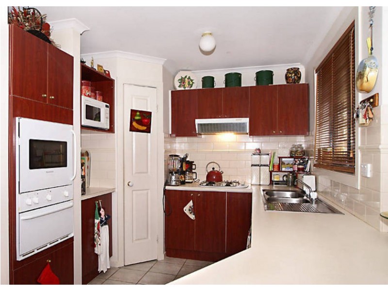 6a Manchester Drive, Sydenham VIC 3037