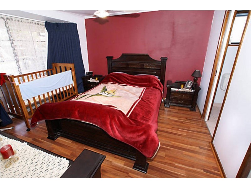 8 Sandstone Court, Delahey VIC 3037