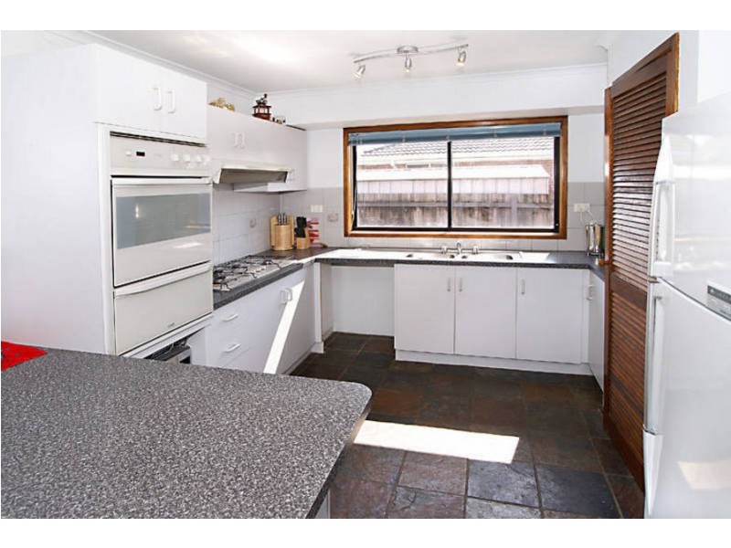 8 Sandstone Court, Delahey VIC 3037