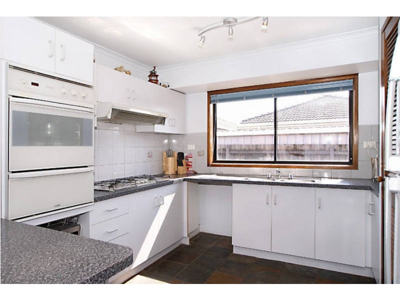 8 Sandstone Court, Delahey VIC 3037