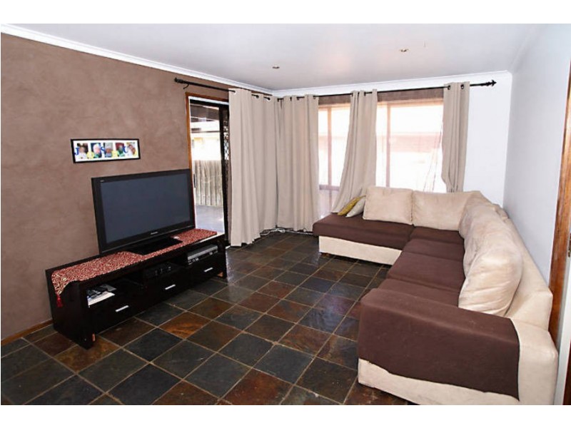 8 Sandstone Court, Delahey VIC 3037