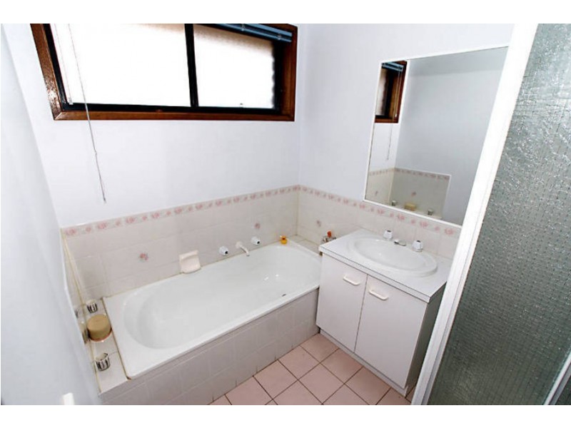 8 Sandstone Court, Delahey VIC 3037