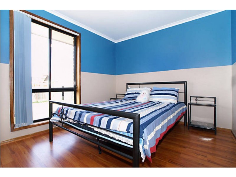 8 Sandstone Court, Delahey VIC 3037