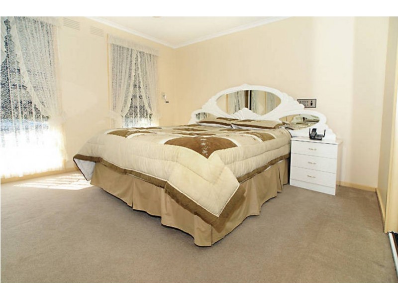 5 Wellington Street, Kings Park VIC 3021