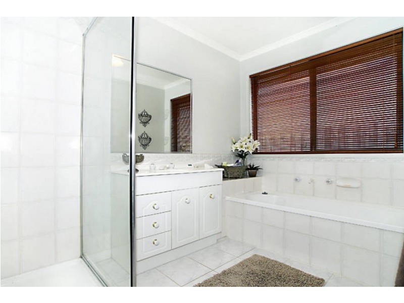 13 Sica Court, Sydenham VIC 3037