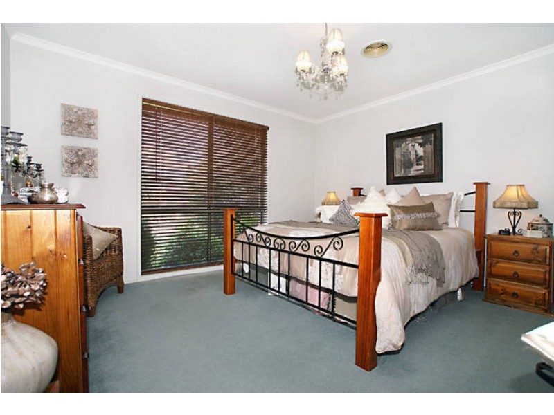 13 Sica Court, Sydenham VIC 3037