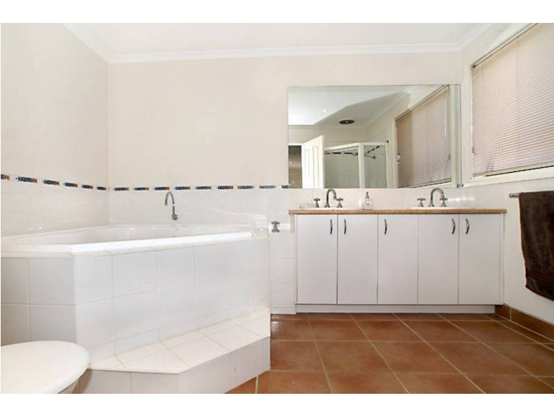 107 Allenby Road, Hillside VIC 3037