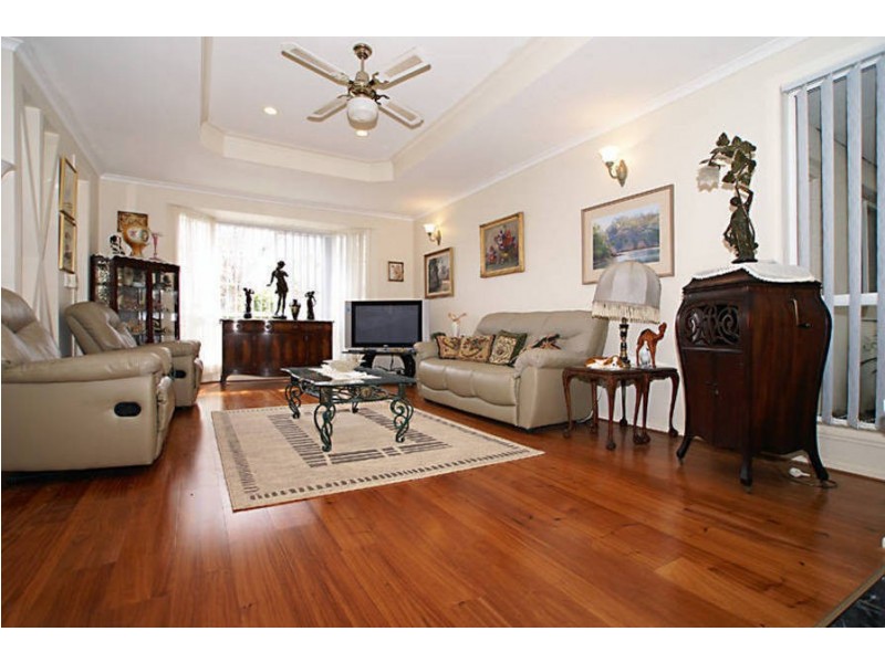 24 Queens Parade, Hillside VIC 3037