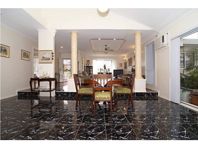 24 Queens Parade, Hillside VIC 3037