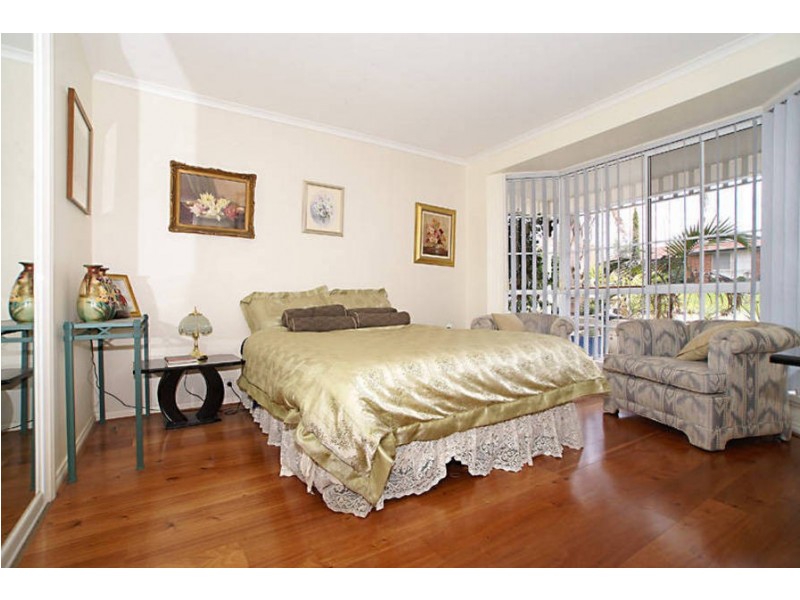 24 Queens Parade, Hillside VIC 3037